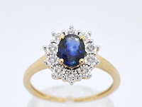 Gouden entourage ring met saffier en briljanten - afbeelding 1 van  10