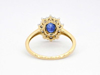 Gouden entourage ring met saffier en briljanten - afbeelding 9 van  10
