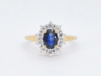Gouden entourage ring met saffier en briljanten - afbeelding 6 van  8