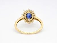 Gouden entourage ring met saffier en briljanten - afbeelding 7 van  8