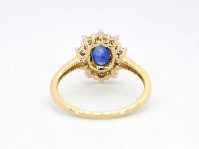 Gouden entourage ring saffier en briljanten - afbeelding 9 van  10