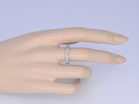 Gouden eternity ring met diamanten - afbeelding 4 van  10
