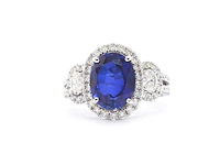 Gouden exclusieve entourage ring met centraal een grote saffier, twee ovaal geslepen diamanten en briljanten - afbeelding 6 van  9