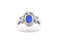 Gouden exclusieve entourage ring met centraal een grote saffier, twee ovaal geslepen diamanten en briljanten - afbeelding 7 van  9