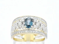 Gouden exclusieve ring vol met diamanten en een edelsteen