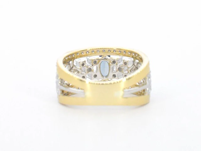 Gouden exclusieve ring vol met diamanten en een edelsteen - afbeelding 9 van  11