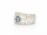 Gouden exclusieve ring vol met diamanten en een edelsteen - afbeelding 10 van  11