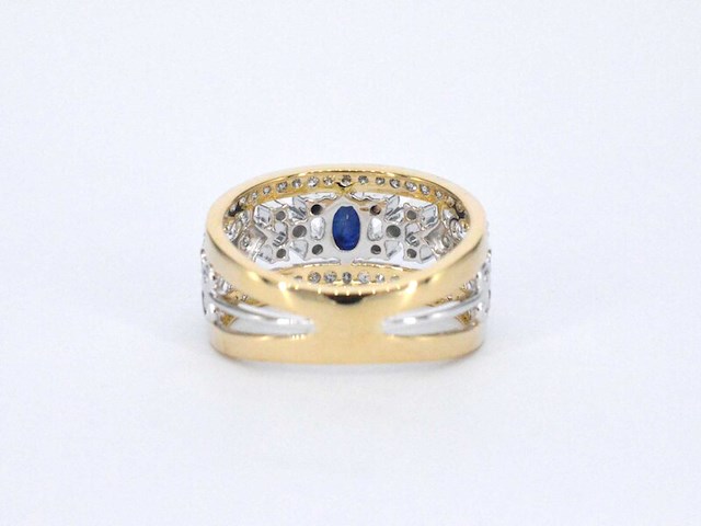 Gouden exclusieve ring vol met diamanten en een saffier - afbeelding 9 van  11
