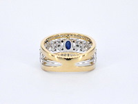 Gouden exclusieve ring vol met diamanten en een saffier - afbeelding 9 van  11