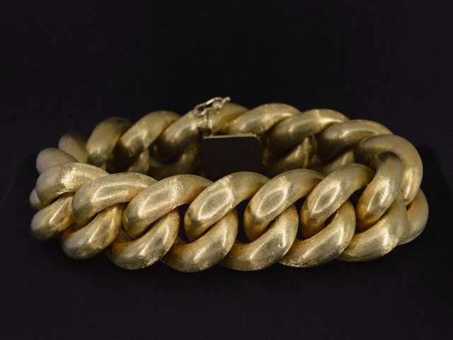 Gouden gevlochten armband zeer groot uitgevoerd - afbeelding 1 van  5