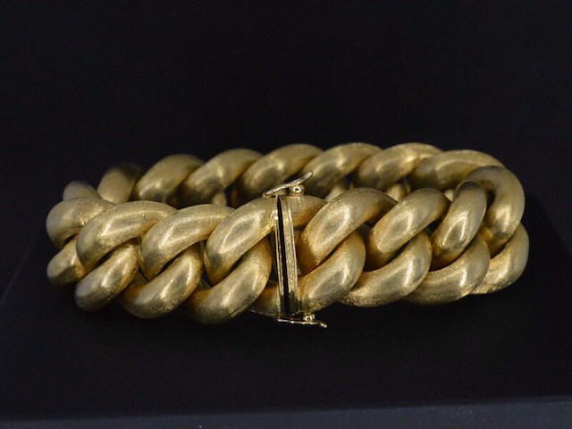 Gouden gevlochten armband zeer groot uitgevoerd - afbeelding 2 van  5