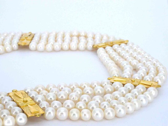 Gouden halscollier met rijen van parels en gouden motief schakels - afbeelding 3 van  6