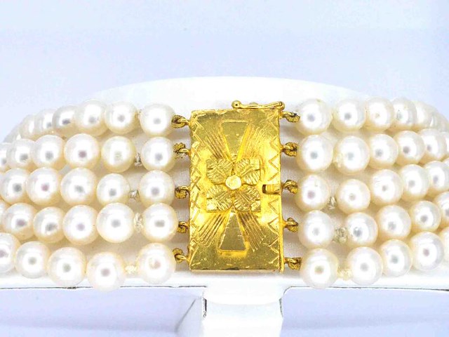 Gouden halscollier met rijen van parels en gouden motief schakels - afbeelding 4 van  6