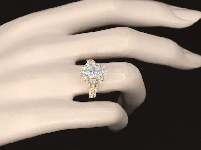 Gouden halsketting met diamanten 'chai' - afbeelding 2 van  6