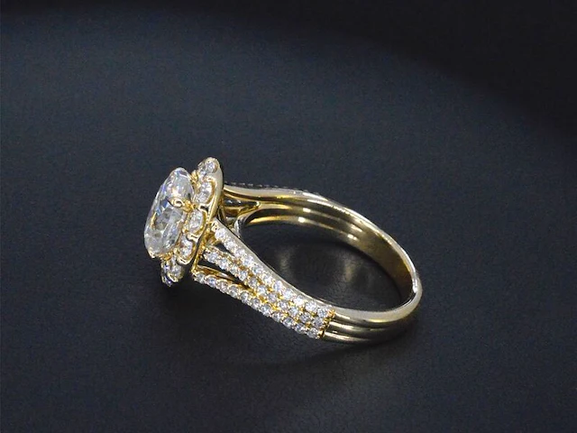 Gouden halsketting met diamanten 'chai' - afbeelding 5 van  6