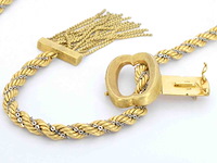 Gouden halsketting met een speciale gouden sluiting - afbeelding 10 van  11