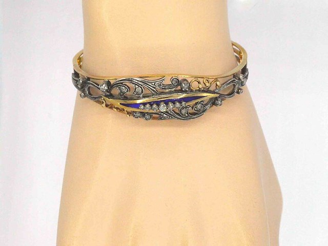 Gouden hand gemaakte armband met roos geslepen diamanten en emaille - afbeelding 2 van  4