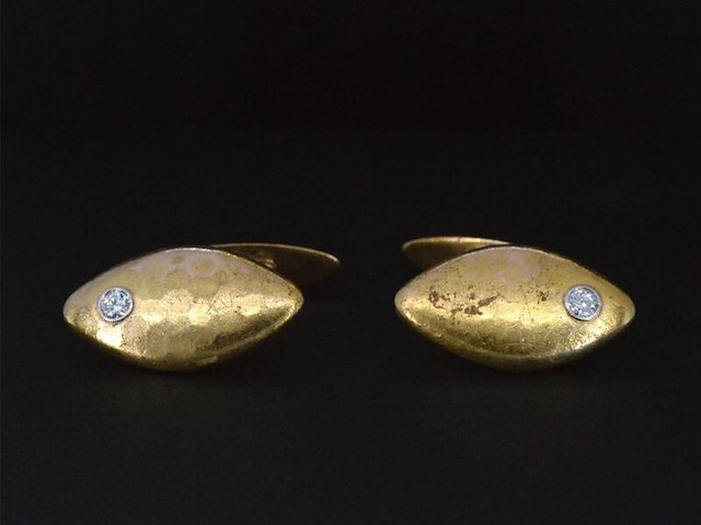 Gouden handgemaakte manchetknopen met diamanten - afbeelding 1 van  5