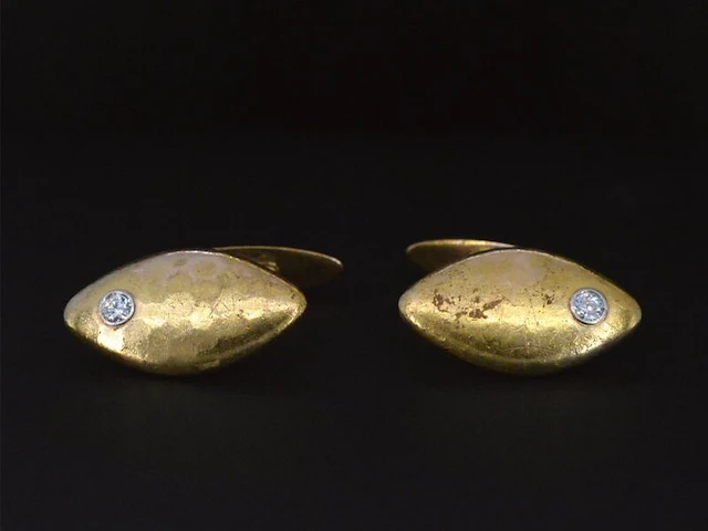 Gouden handgemaakte manchetknopen met diamanten - afbeelding 1 van  5