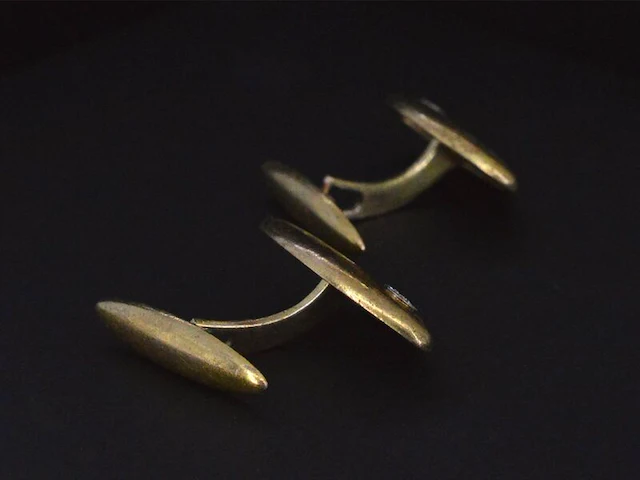 Gouden handgemaakte manchetknopen met diamanten - afbeelding 2 van  5