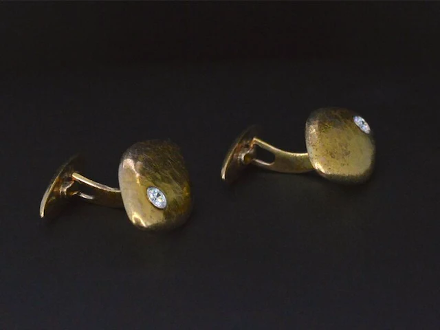 Gouden handgemaakte manchetknopen met diamanten - afbeelding 4 van  5