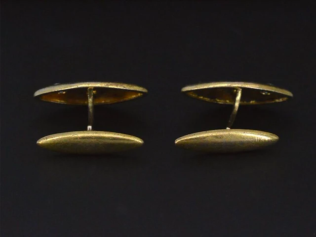 Gouden handgemaakte manchetknopen met diamanten - afbeelding 5 van  5