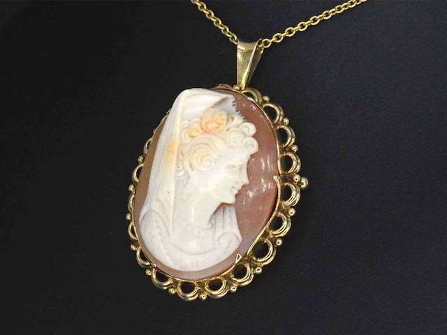 Gouden hanger met camee - afbeelding 1 van  6