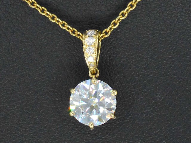 Gouden hanger met diamanten en een briljant - afbeelding 1 van  8