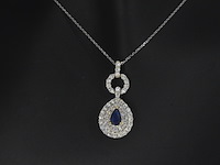 Gouden hanger met diamanten en een saffier in druppelvorm - afbeelding 1 van  9
