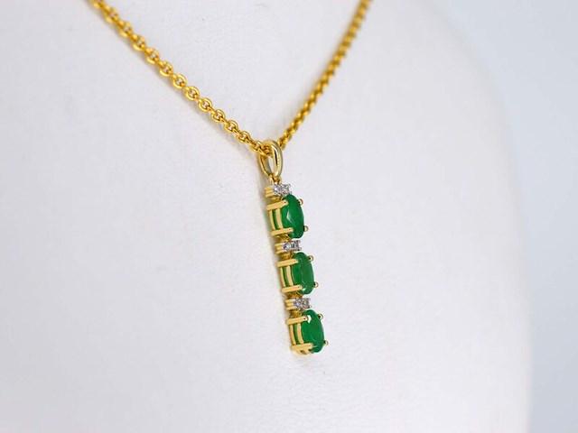 Gouden hanger met diamanten en smaragd, excl. ketting - afbeelding 4 van  7
