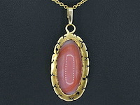 Gouden hanger met edelsteen