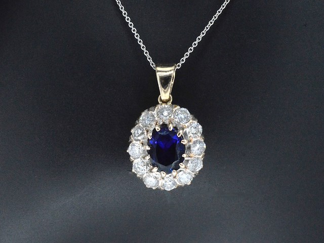 Gouden hanger met een blauwe edelsteen en natuurlijke witte diamanten, excl. ketting - afbeelding 3 van  10