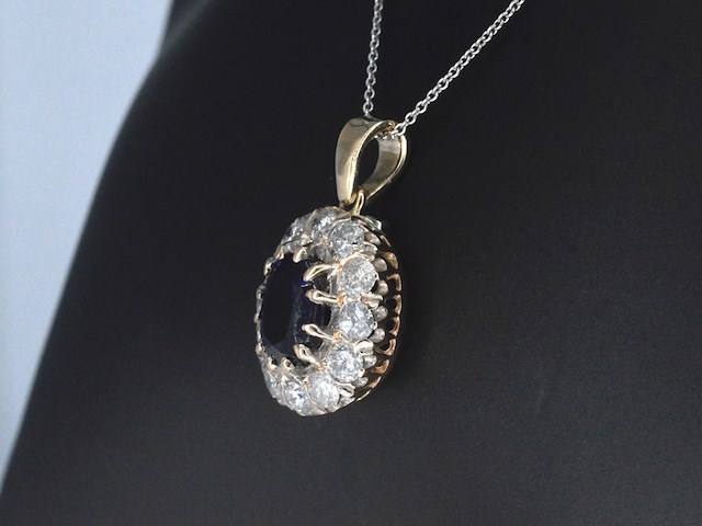 Gouden hanger met een blauwe edelsteen en natuurlijke witte diamanten, excl. ketting - afbeelding 6 van  10