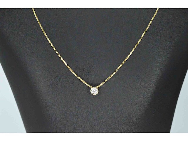 Gouden hanger met een briljant geslepen diamant, excl. ketting - afbeelding 2 van  7