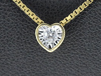 Gouden hanger met een briljant geslepen diamant in hartvorm, excl. ketting - afbeelding 1 van  3