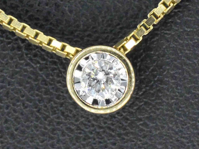 Gouden hanger met een briljant geslepen diamant - afbeelding 1 van  5
