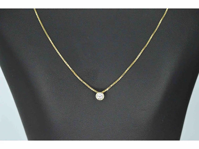 Gouden hanger met een briljant geslepen diamant - afbeelding 2 van  5