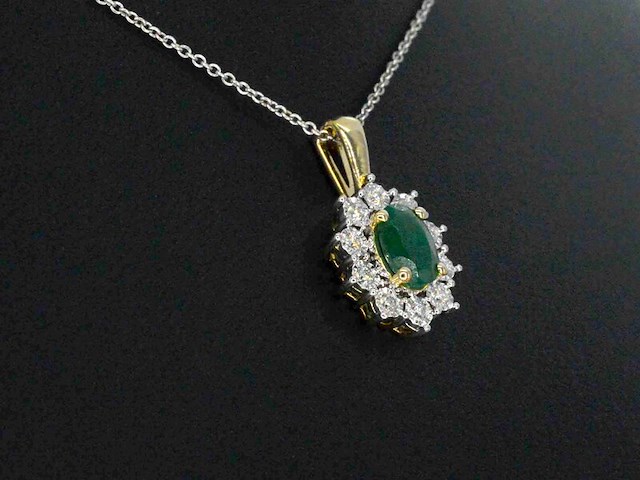 Gouden hanger met een groene ovale smaragd en natuurlijke diamanten - afbeelding 5 van  10