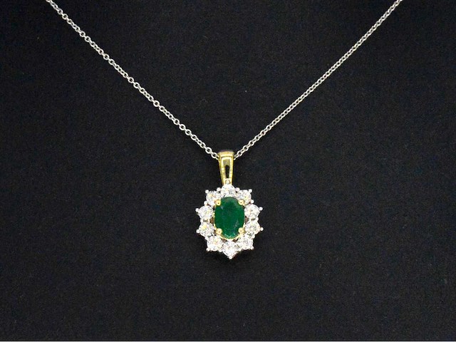 Gouden hanger met groene ovale smaragd en natuurlijke diamanten - afbeelding 1 van  9