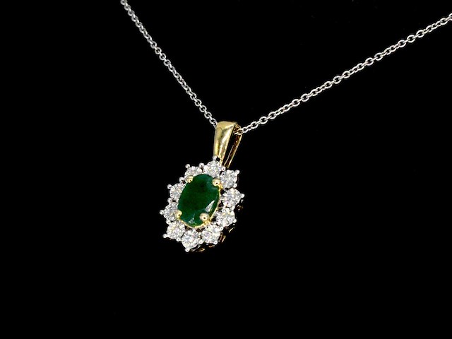 Gouden hanger met groene ovale smaragd en natuurlijke diamanten - afbeelding 4 van  9