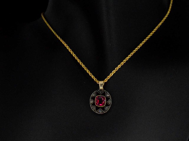 Gouden hanger met natuurlijke diamanten en een originele robijn - afbeelding 2 van  8