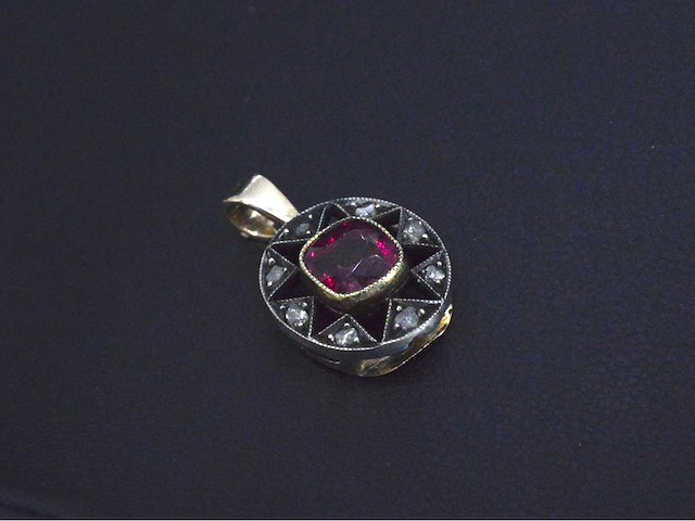 Gouden hanger met natuurlijke diamanten en een originele robijn - afbeelding 7 van  8