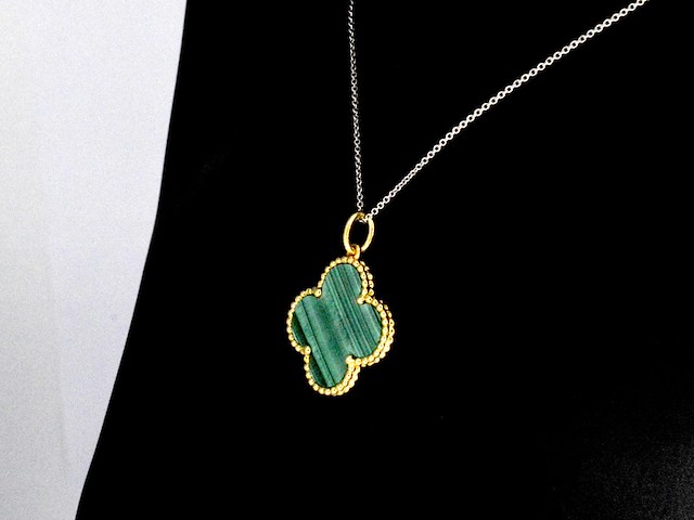 Gouden klaver vier hanger met groene malachiet, excl. ketting - afbeelding 3 van  7