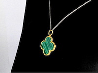 Gouden klaver vier hanger met groene malachiet - afbeelding 4 van  6