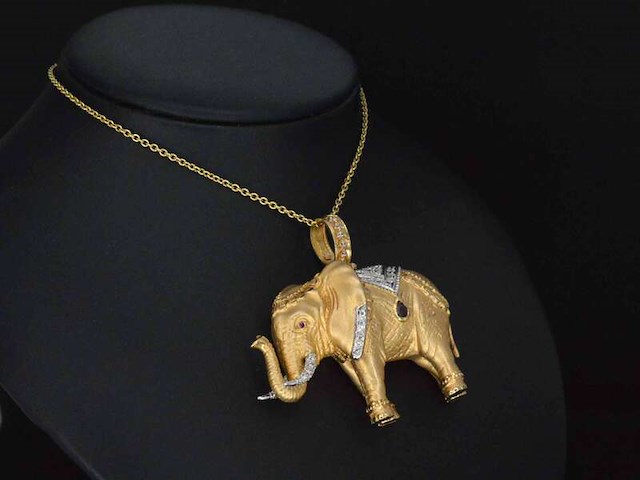 Gouden olifant zeer groot uitgevoerd, excl. ketting - afbeelding 3 van  10