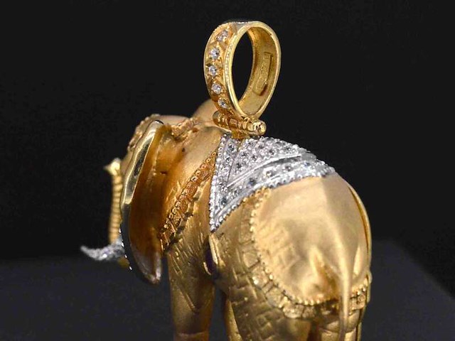 Gouden olifant zeer groot uitgevoerd, excl. ketting - afbeelding 9 van  10