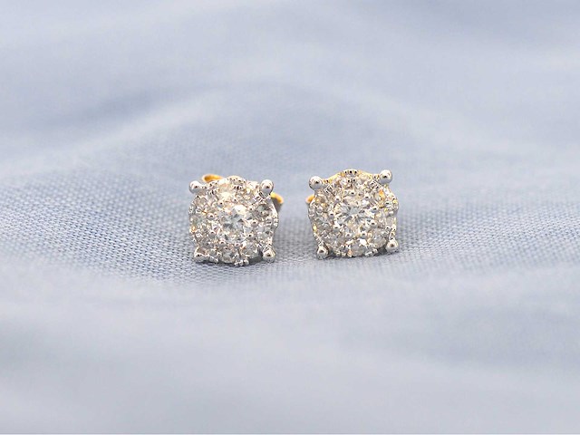 Gouden oorbellen met briljant geslepen diamanten - afbeelding 1 van  7