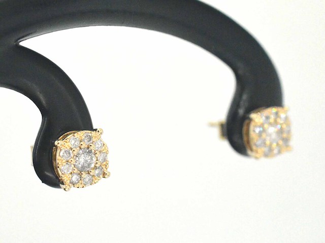 Gouden oorbellen met briljant geslepen diamanten - afbeelding 3 van  9