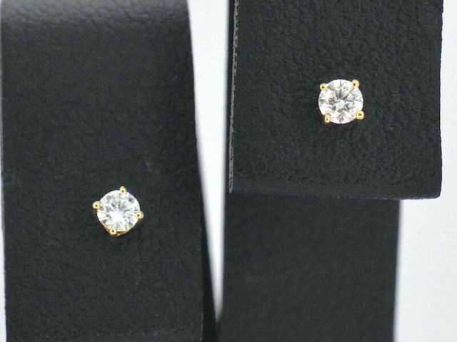 Gouden oorbellen met diamant - afbeelding 1 van  11