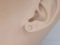 Gouden oorbellen met diamant - afbeelding 2 van  9